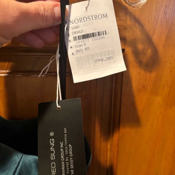 Alfred Sung Draped One Shoulder A-line Gown in Hunter Green Size 4 NWT - Picture 5 of 6